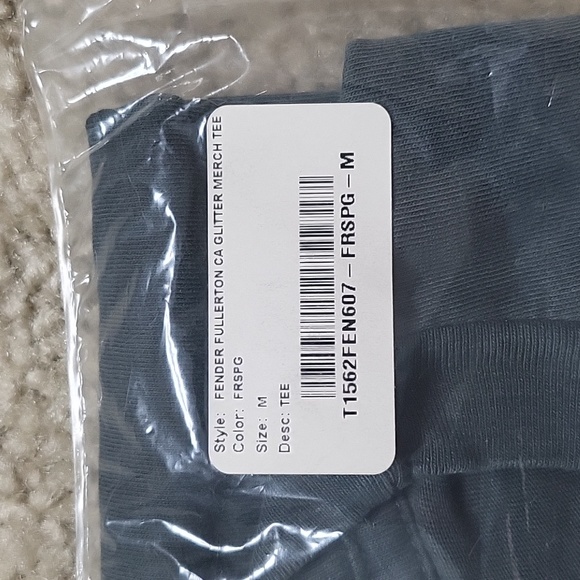 NWT Daydreamer Fender Fullerton CA Glitter Merch Tee in Forest Pigment - Picture 8 of 9